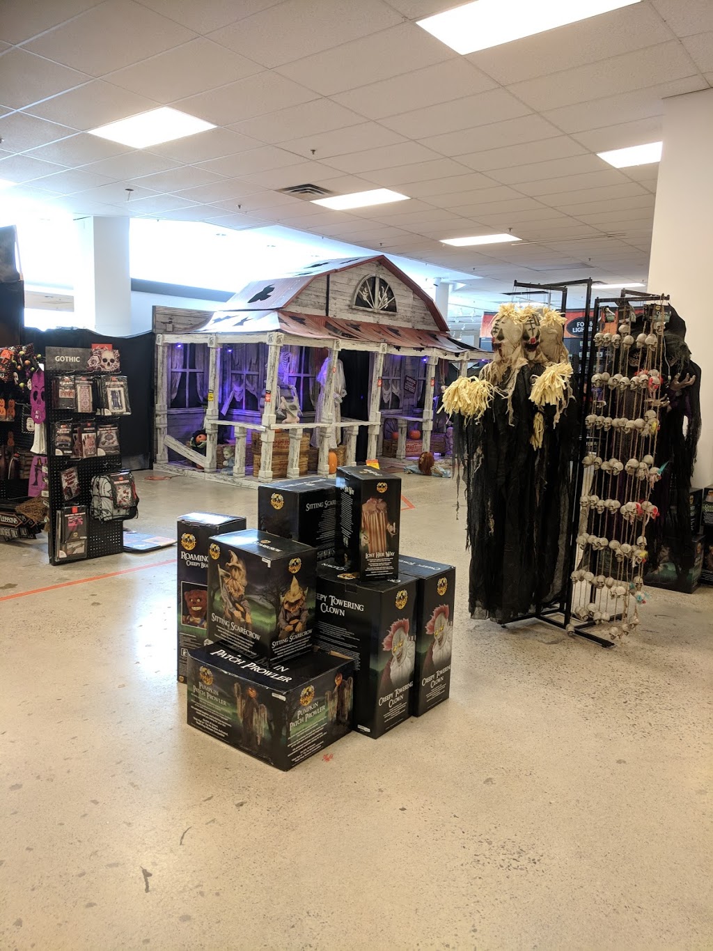 Spirit Halloween | 5100 Erin Mills Pkwy, Mississauga, ON L5M 4Z5, Canada | Phone: (866) 586-0155