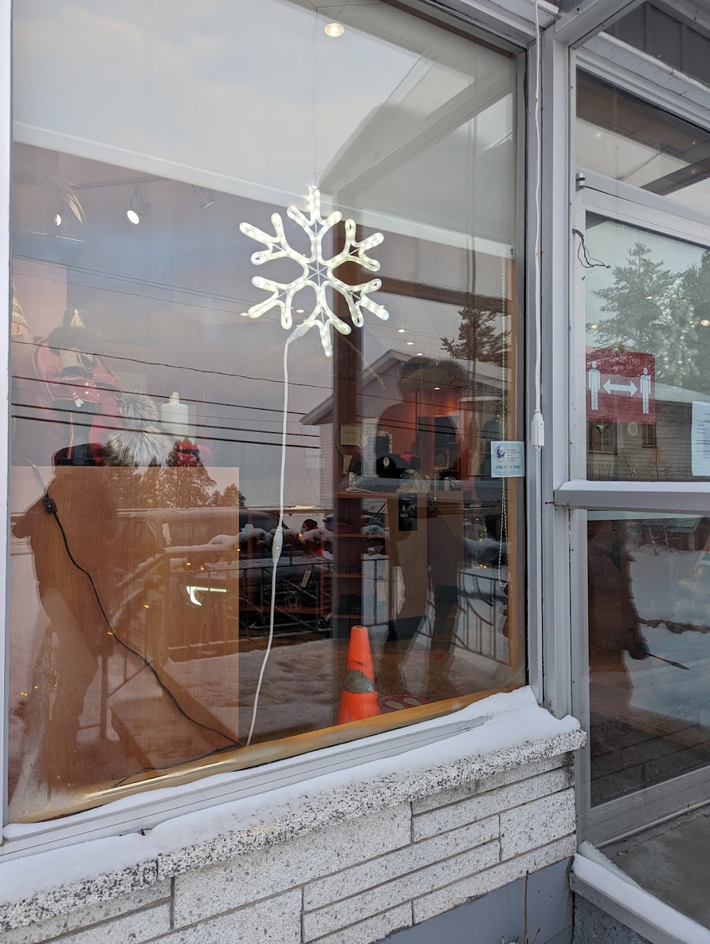 Robertson accessoires et traditions | 1619 Rue Ouiatchouan, Mashteuiatsh, QC G0W 2H0, Canada | Phone: (418) 275-0795