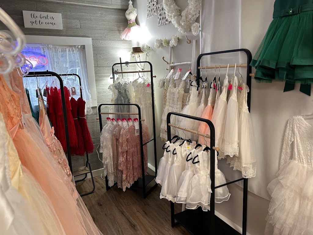 BELLA BLOOM BOUTIQUE | 3336 Dundonald Rd, Victoria, BC V9C 2K1, Canada | Phone: (236) 508-8111