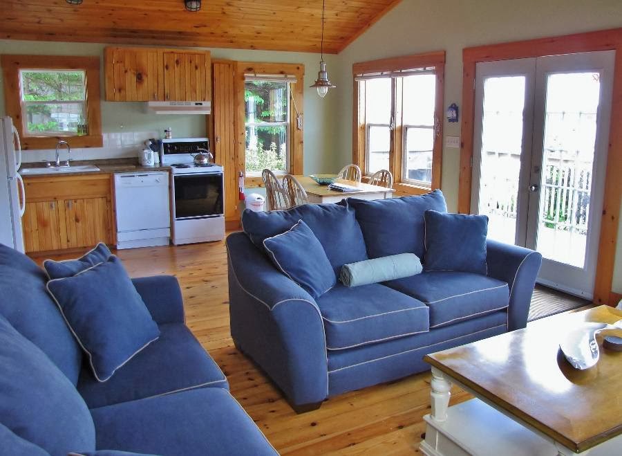 Larindas Landing Oceanfront Cottages | 7532 St Margarets Bay Rd, Boutiliers Point, NS B3Z 1S6, Canada | Phone: (866) 766-2233