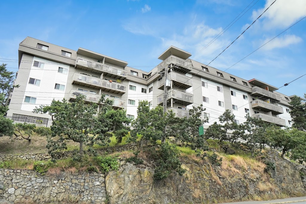 Macaulay East Apartments | 948 Esquimalt Rd, Victoria, BC V9A 3M7, Canada | Phone: (236) 237-1930