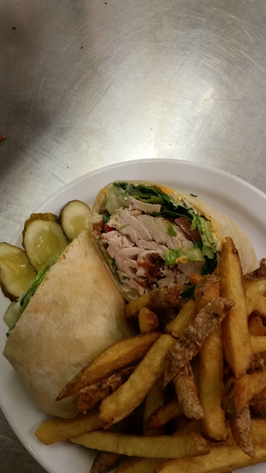 Rob Roys Pub & Restaurant | 33 Centre St, Smiths Falls, ON K7A 2Y3, Canada | Phone: (613) 283-9093