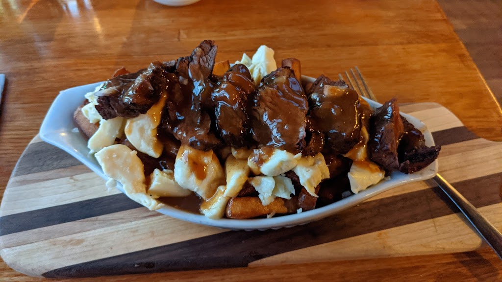 Restaurant La Bourgade | 16 Rue Caouette E, Thetford Mines, QC G6G 2B8, Canada | Phone: (418) 335-3313