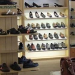 Thanasis Shoe Store & Repair Co Ltd | 1681 Bath Rd, Kingston, ON K7M 4X2, Canada | Phone: (613) 389-5984