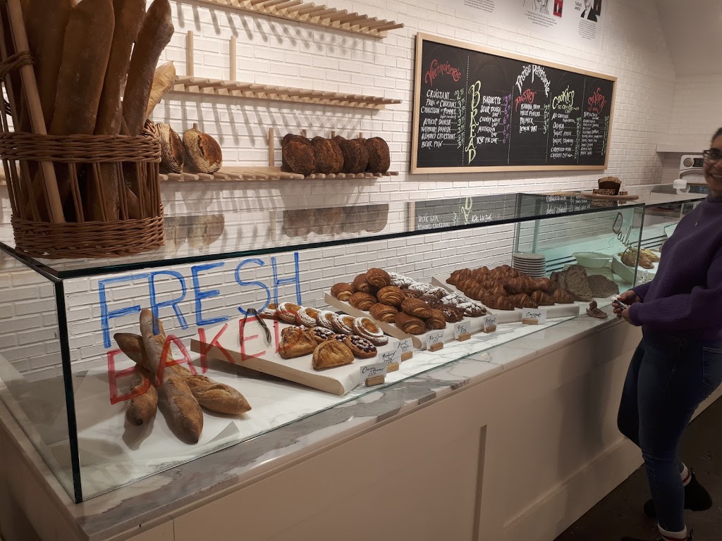 Praise Patisserie | 244 Queen St W, Toronto, ON M5V 1Z7, Canada | Phone: (416) 519-5066