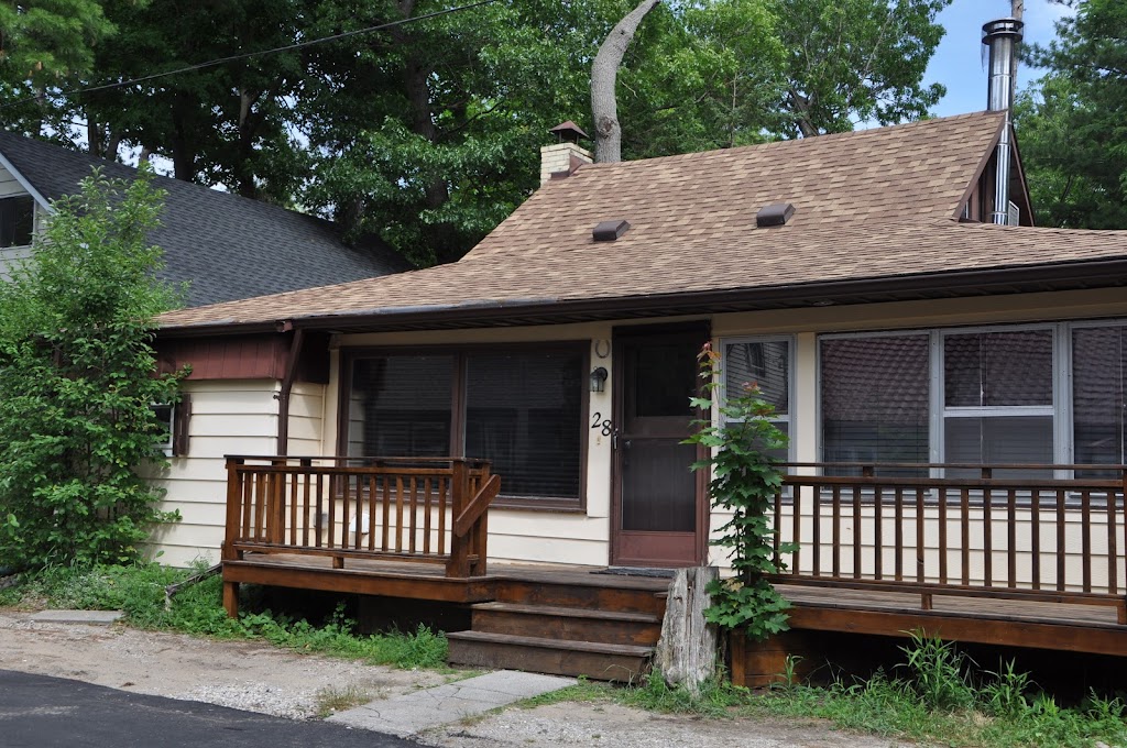 Sunnyside Cottage Rental, Grand Bend | 28 Woodward Ave, Grand Bend, ON N0M 1T0, Canada | Phone: (905) 464-8778