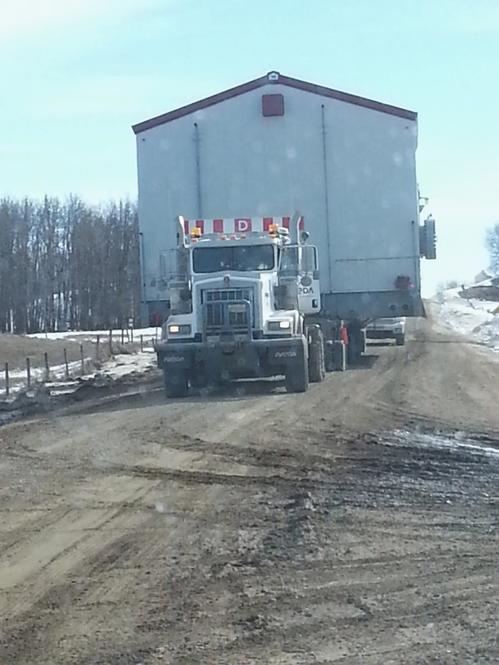 Southern Belle Pilot Truck and Hotshot | 302-306 1 Ave S, Coutts, AB T0K 0N0, Canada | Phone: (403) 647-7847