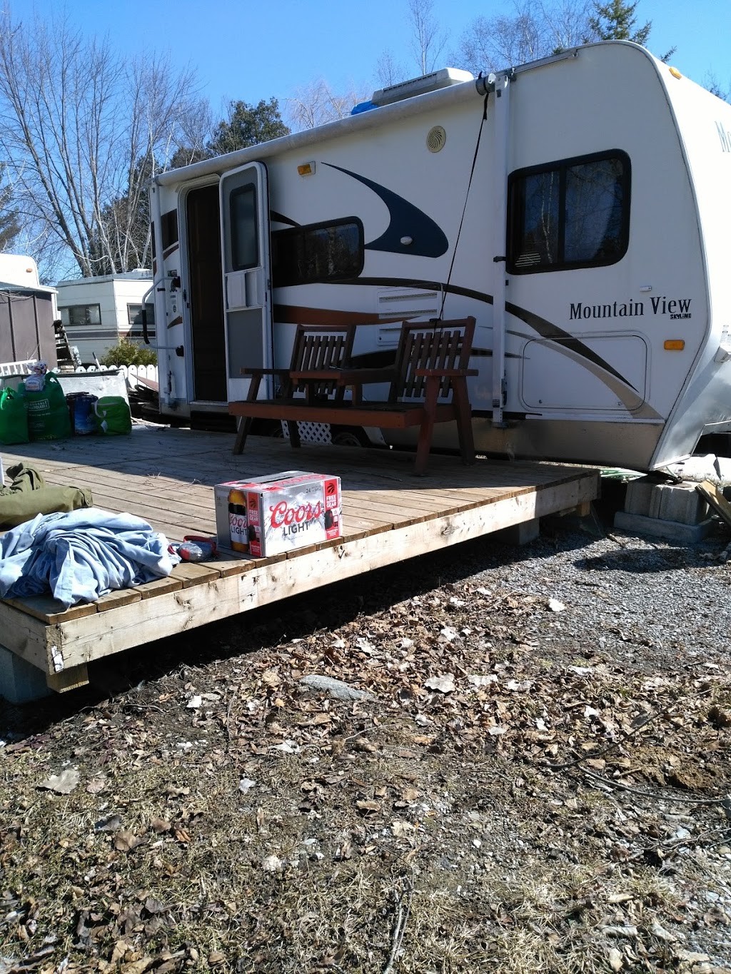 Summerbreeze Trailer Park | Trans-Canada Hwy, Cannington, ON L0E 1E0, Canada | Phone: (705) 437-4595