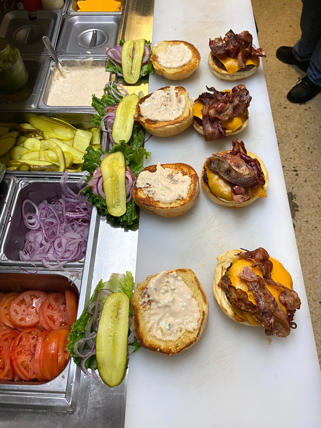 Papas Burgers | 487 Island Hwy E, Parksville, BC V9P 1V6, Canada | Phone: (250) 586-3743