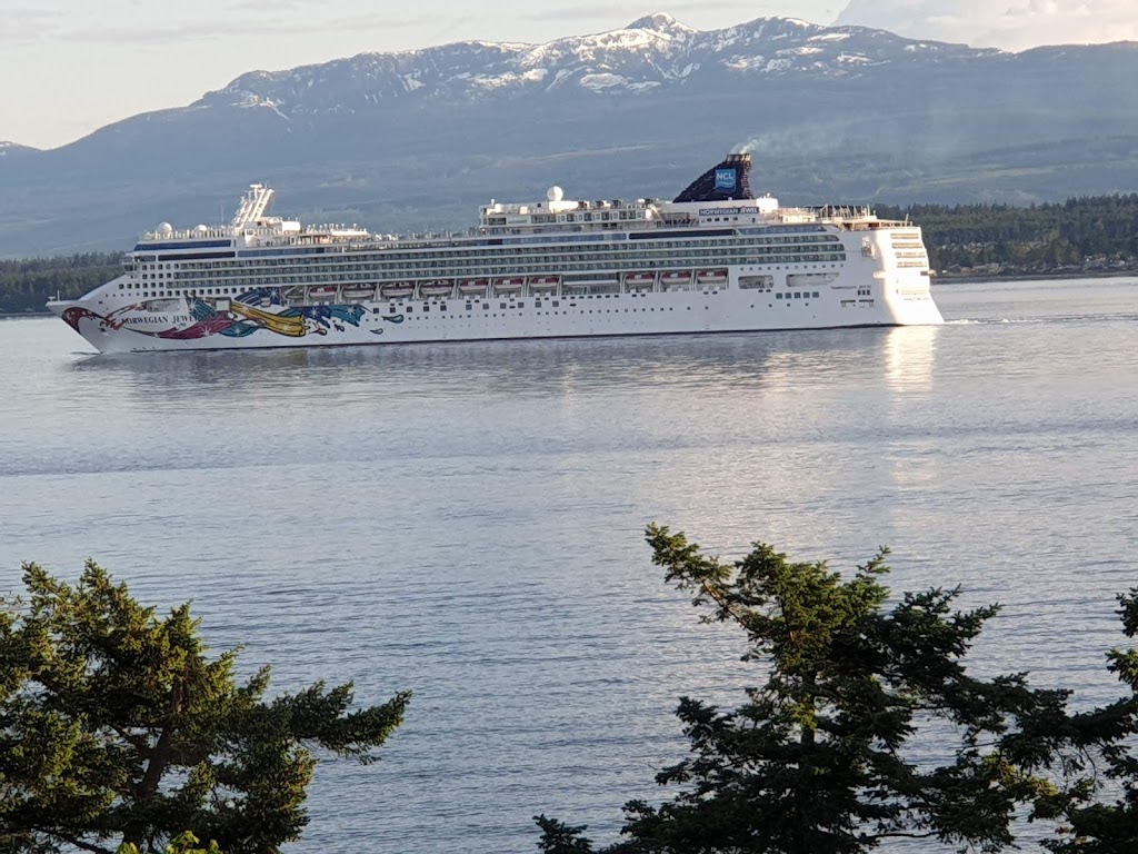Tsa-Kwa-Luten Lodge/Cape Mudge Resort | 1, Lighthouse Rd, Quathiaski Cove, BC V0P 1N0, Canada | Phone: (250) 830-2299