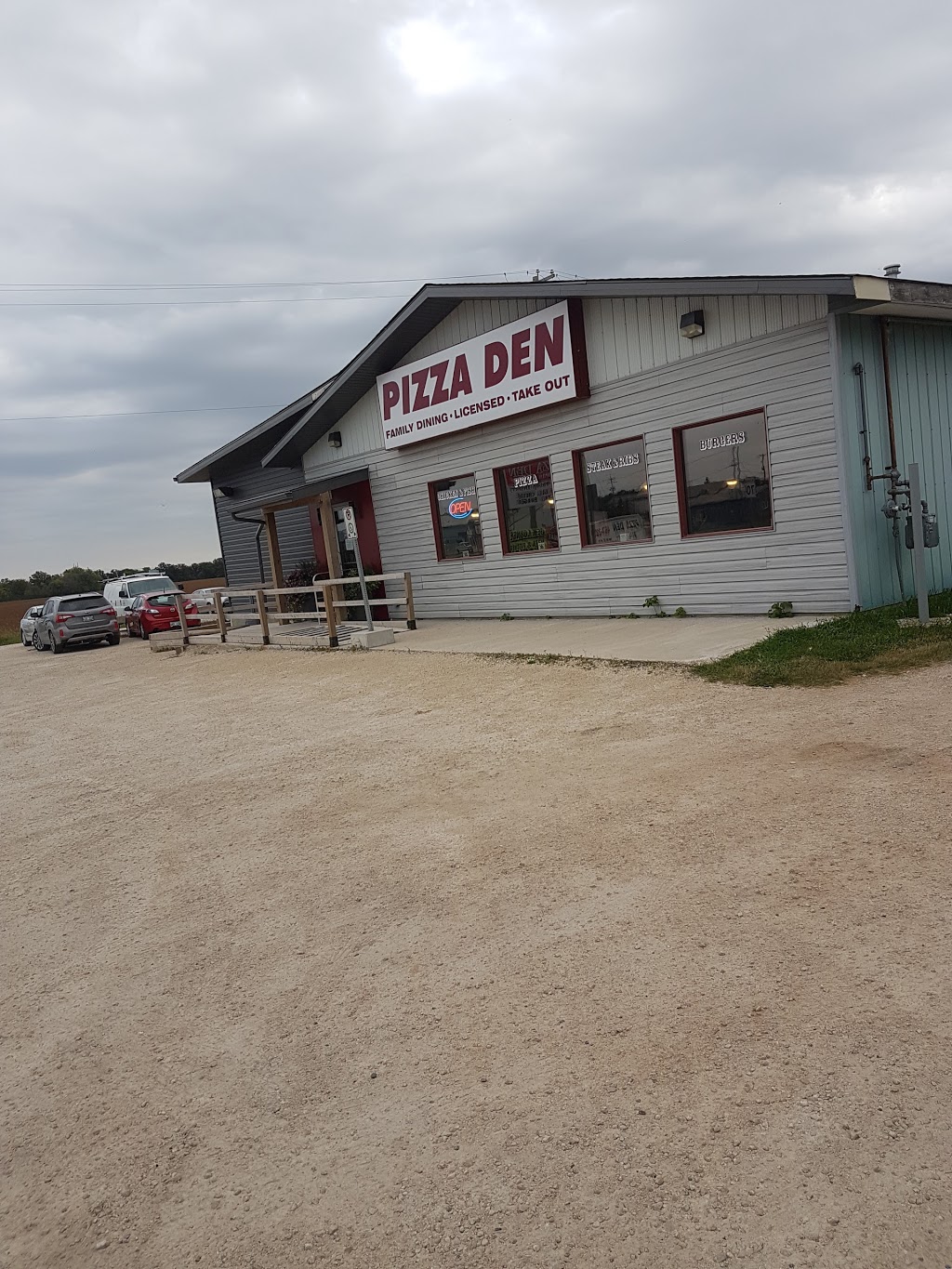 Pizza Den Restaurant | 162 2 Ave N, Stonewall, MB R0C 2Z0, Canada | Phone: (204) 467-2236