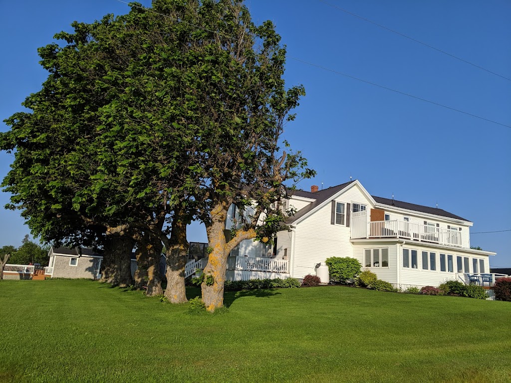 The Beach House Inn | 712 Cape Rd, Kensington, PE C0B 1M0, Canada | Phone: (902) 886-2145