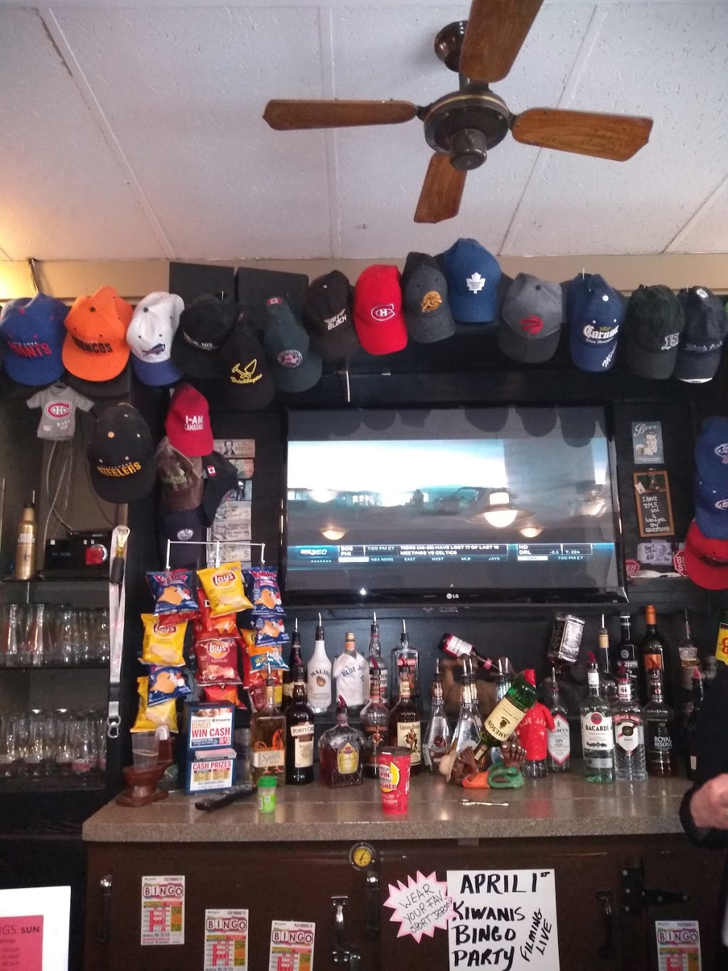 Taps Bar & Grill | 128 Parkdale Ave N, Hamilton, ON L8H 5X2, Canada | Phone: (905) 393-8805