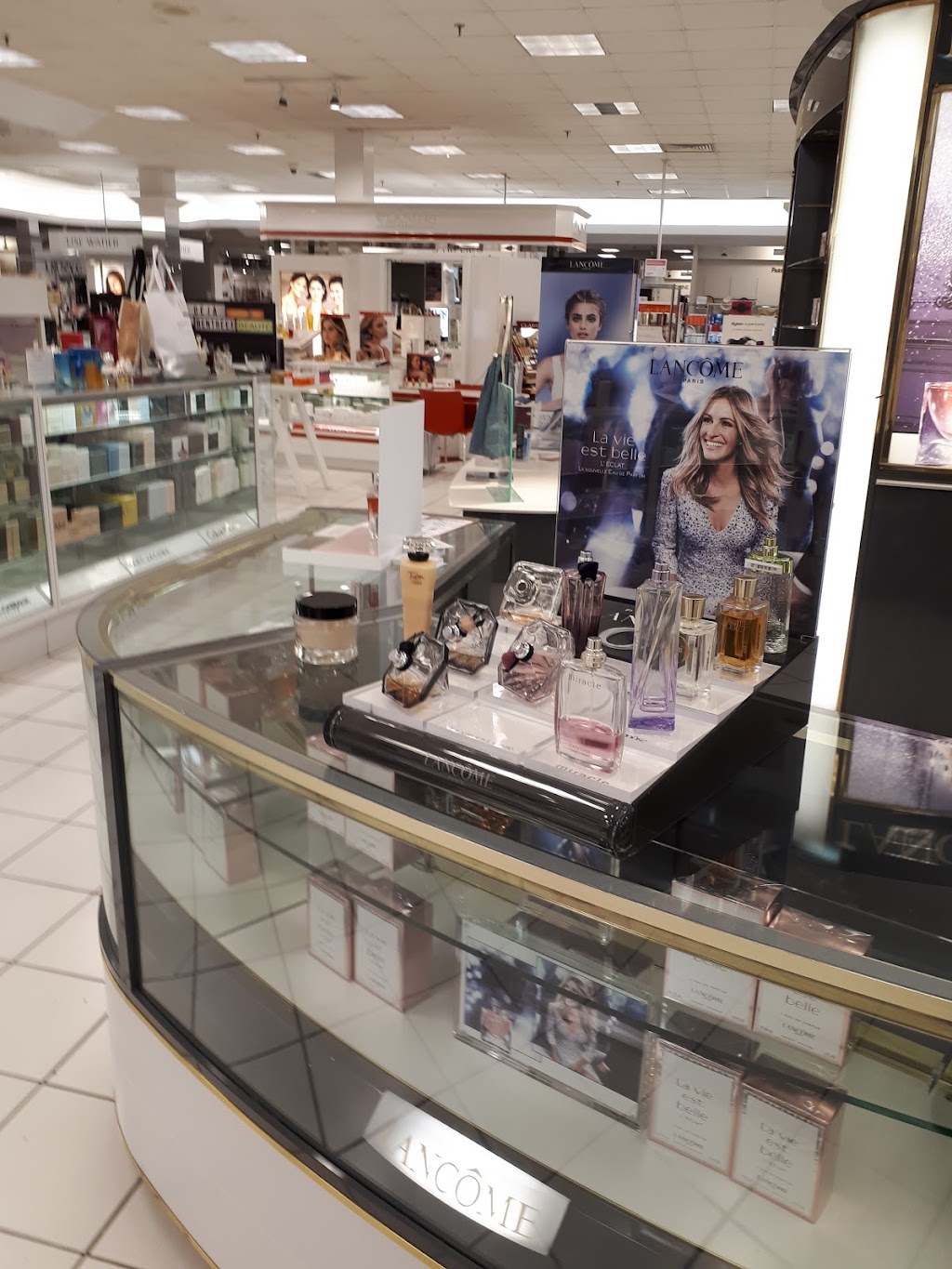 Hudsons Bay | 1600 Boul. le Corbusier, Laval, QC H7S 1Y9, Canada | Phone: (450) 688-8970