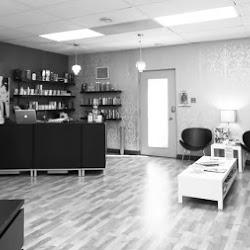 Hairbiz | 2220 7 Ave NW, Calgary, AB T2N 0Z6, Canada | Phone: (403) 284-2935