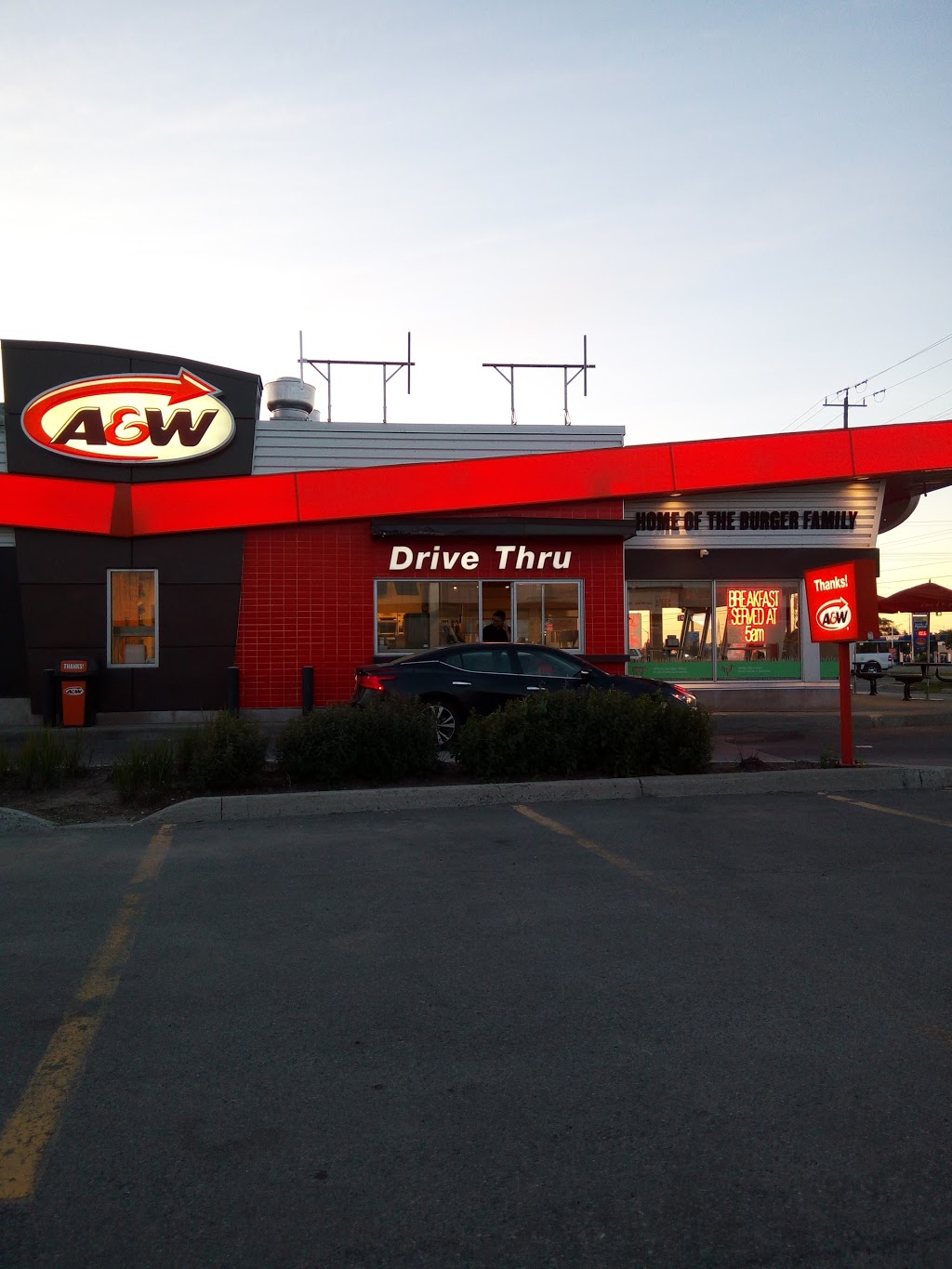 A&W Canada | 3228 Hawthorne Rd, Ottawa, ON K1G 3W9, Canada | Phone: (613) 730-8241