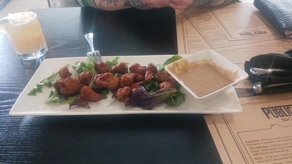 Public House Social & Eatery | 3715 47 Ave, Sylvan Lake, AB T4S 0C8, Canada | Phone: (403) 864-5694