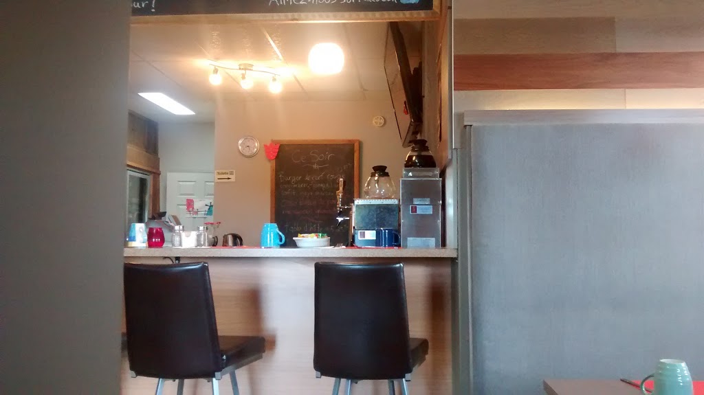 Resto Chez Méo | 884 Rue des Pionniers, Saint-Séverin, QC G0N 1V0, Canada | Phone: (418) 426-1107