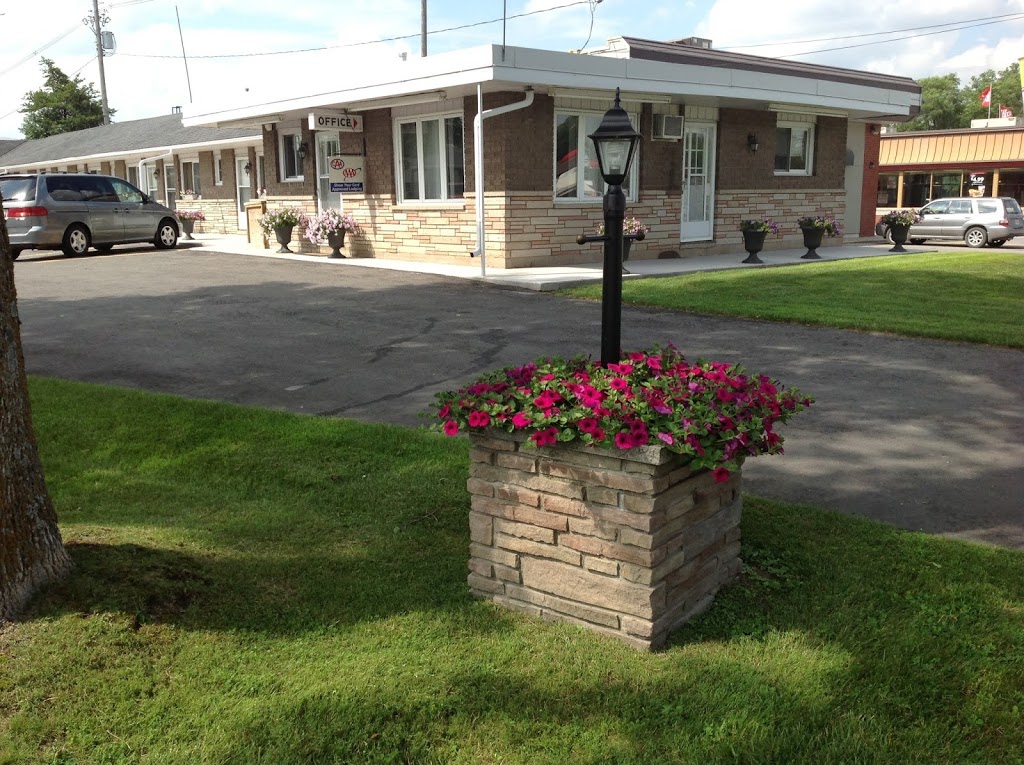 Tay Inn | 125 Dufferin Street hwy 7 & 511, Perth, ON K7H 3A5, Canada | Phone: (613) 267-3300