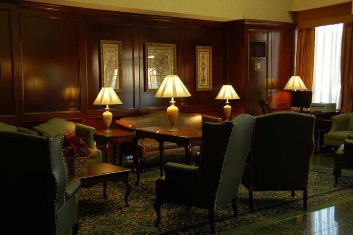 Hampton Inn by Hilton Ottawa | 100 Coventry Rd, Ottawa, ON K1K 4S3, Canada | Phone: (613) 741-2300