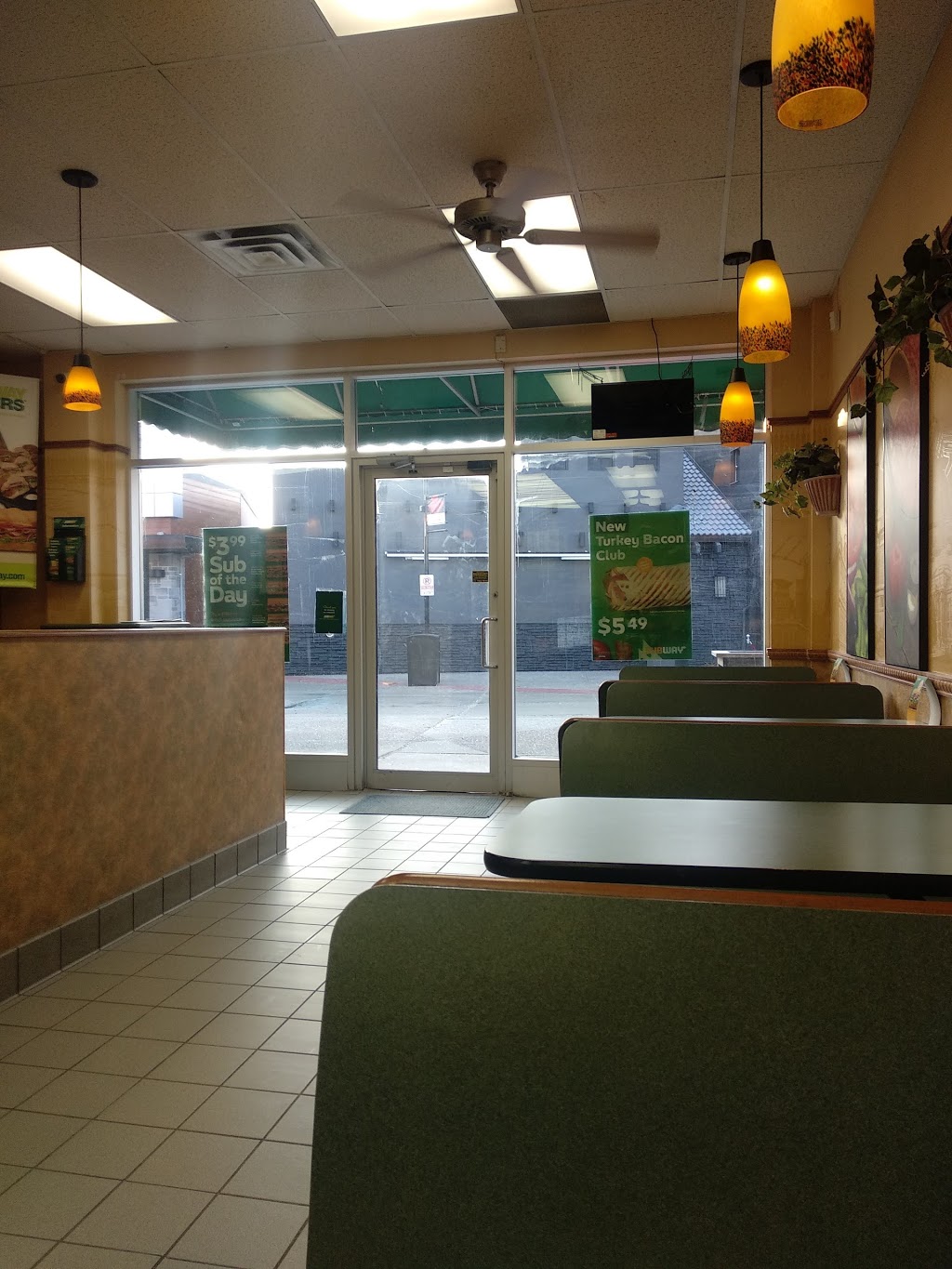 Subway | Entertainment Centrum, 2085 Winston Park Dr, Oakville, ON L6H 6P5, Canada | Phone: (905) 829-3340