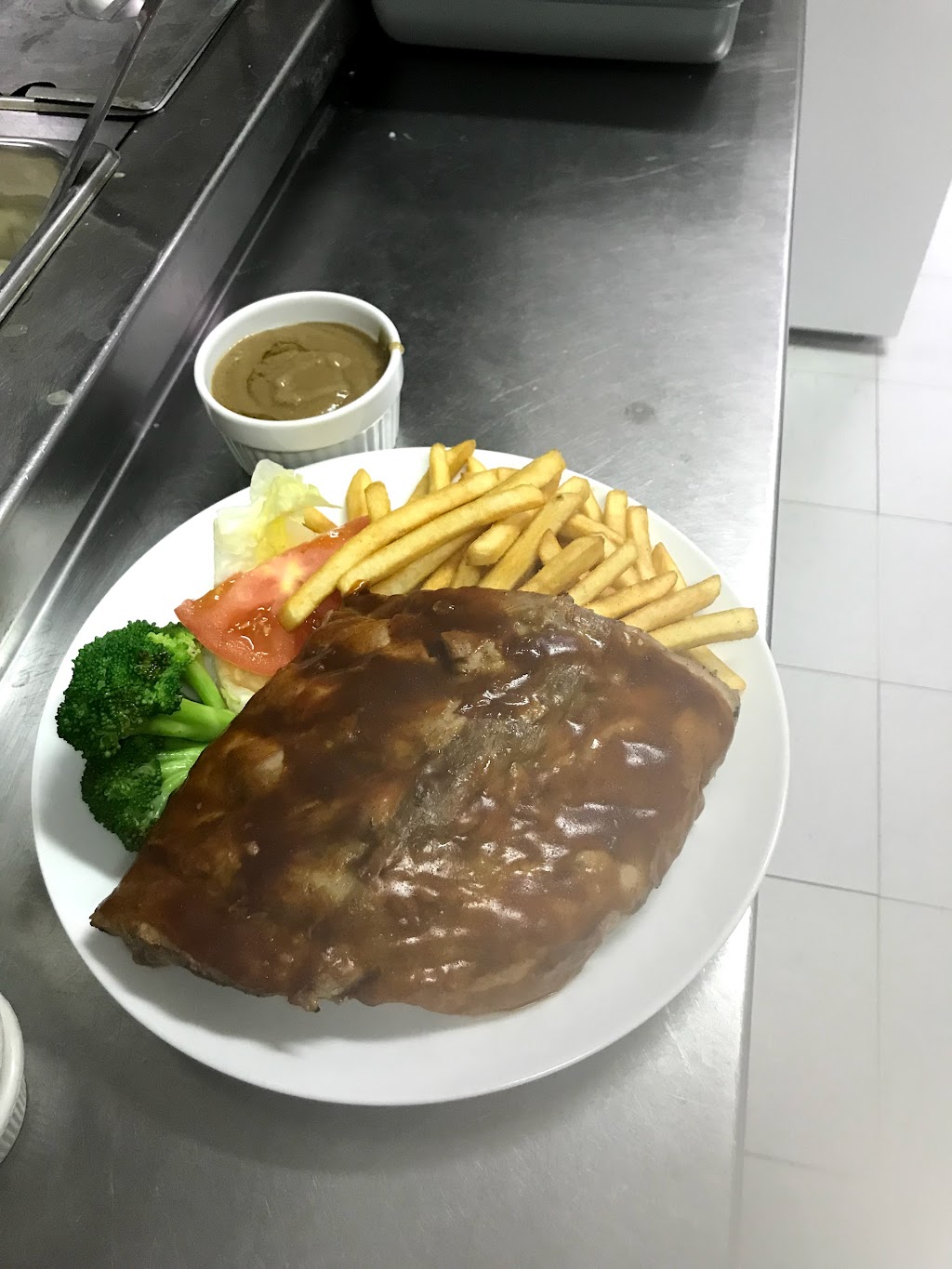 Harrys Place Restaurant & Bar | 438 2 Ave, Bassano, AB T0J 0B0, Canada | Phone: (403) 641-4334