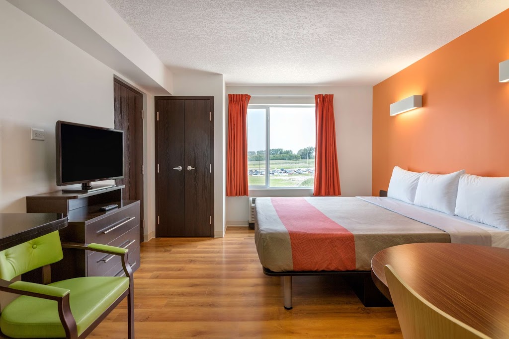 Motel 6 Airdrie AB | 133 Gateway Dr NE, Airdrie, AB T4B 0J6, Canada | Phone: (403) 960-0055