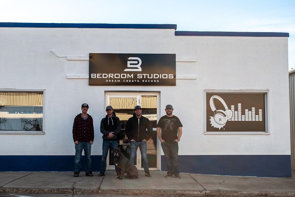 Bedroom Studios | 2031 19 Ave, Didsbury, AB T0M 0W0, Canada | Phone: (403) 335-0040