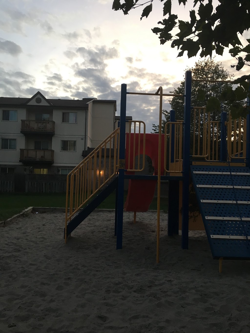 Rossland Ridge Coop | 909 Rossland Rd W Office, Oshawa, ON L1J 8G8, Canada | Phone: (905) 432-1567