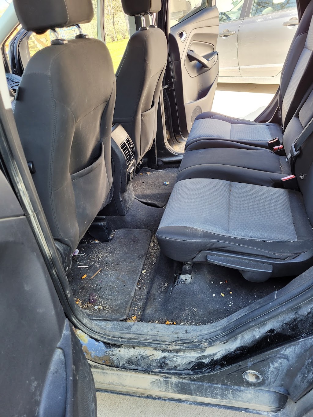 Simons Interior Detailing | 268 Oakenwald Crescent, Mitchell, MB R5G 1J3, Canada | Phone: (431) 278-2201