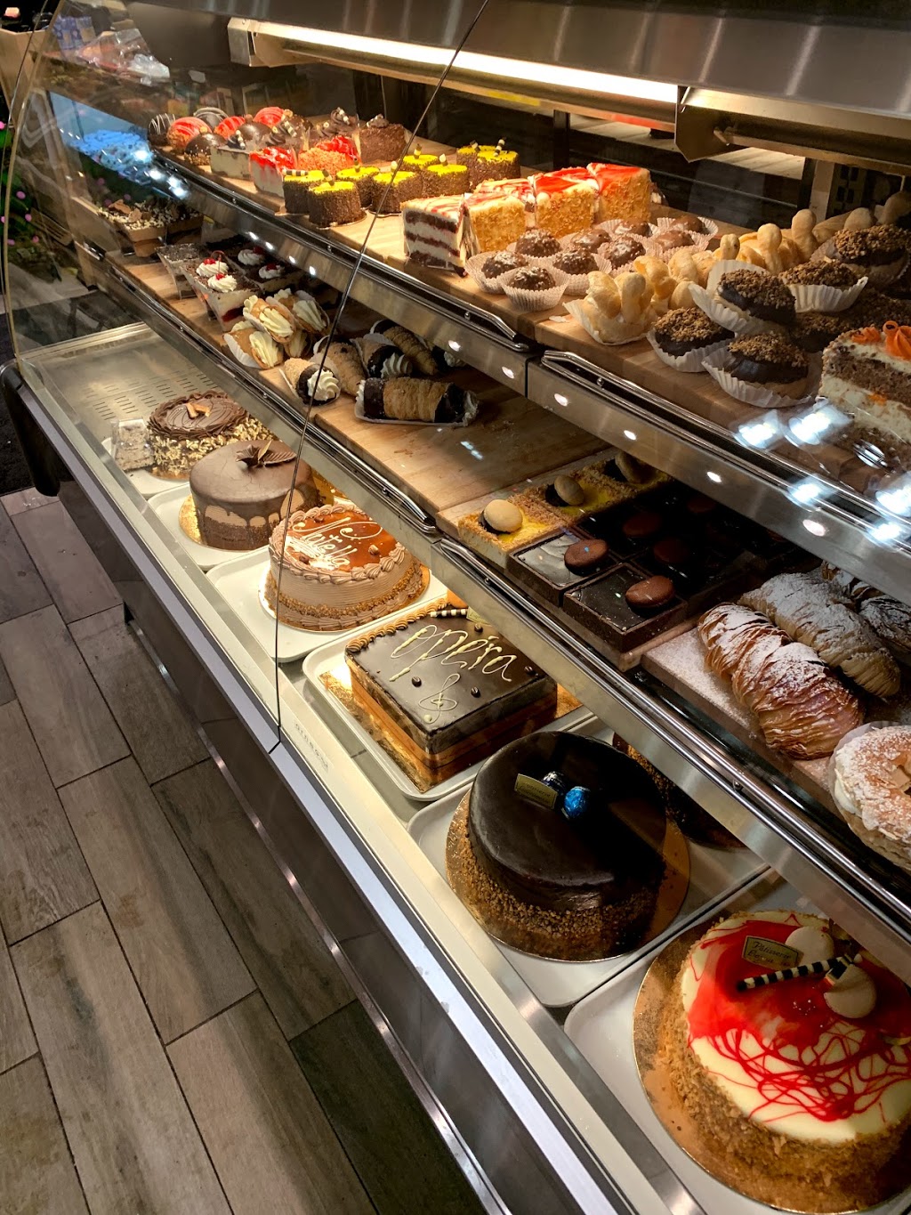 Patisserie Lajeunesse Vimont | 1773 Boulevard des Laurentides, Laval, QC H7M 2P5, Canada | Phone: (450) 667-0362