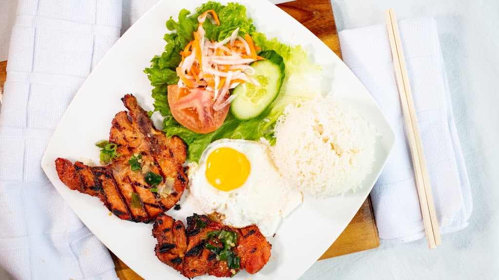 Pho Soho | 925 Rathburn Rd E, Mississauga, ON L4W 4C3, Canada | Phone: (905) 897-2888