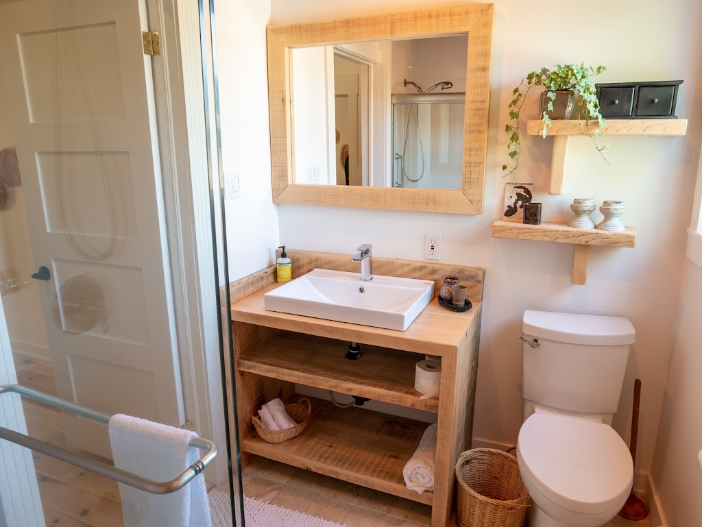 Le Ewokk - Bed & Breakfast | 27 Rue Pleasant, Sutton, QC J0E 2K0, Canada | Phone: (514) 418-3966