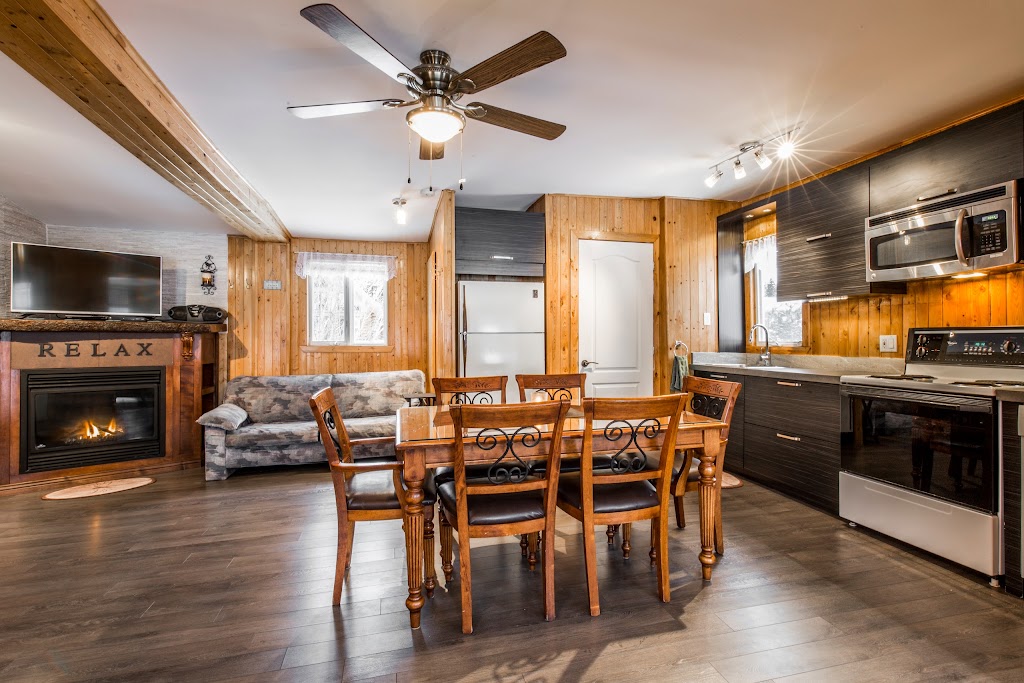 Le Chalet Bois Rond Relax | 46 Rue Ceinture du Lac, Saint-Tite-des-Caps, QC G0A 4J0, Canada | Phone: (418) 823-1184