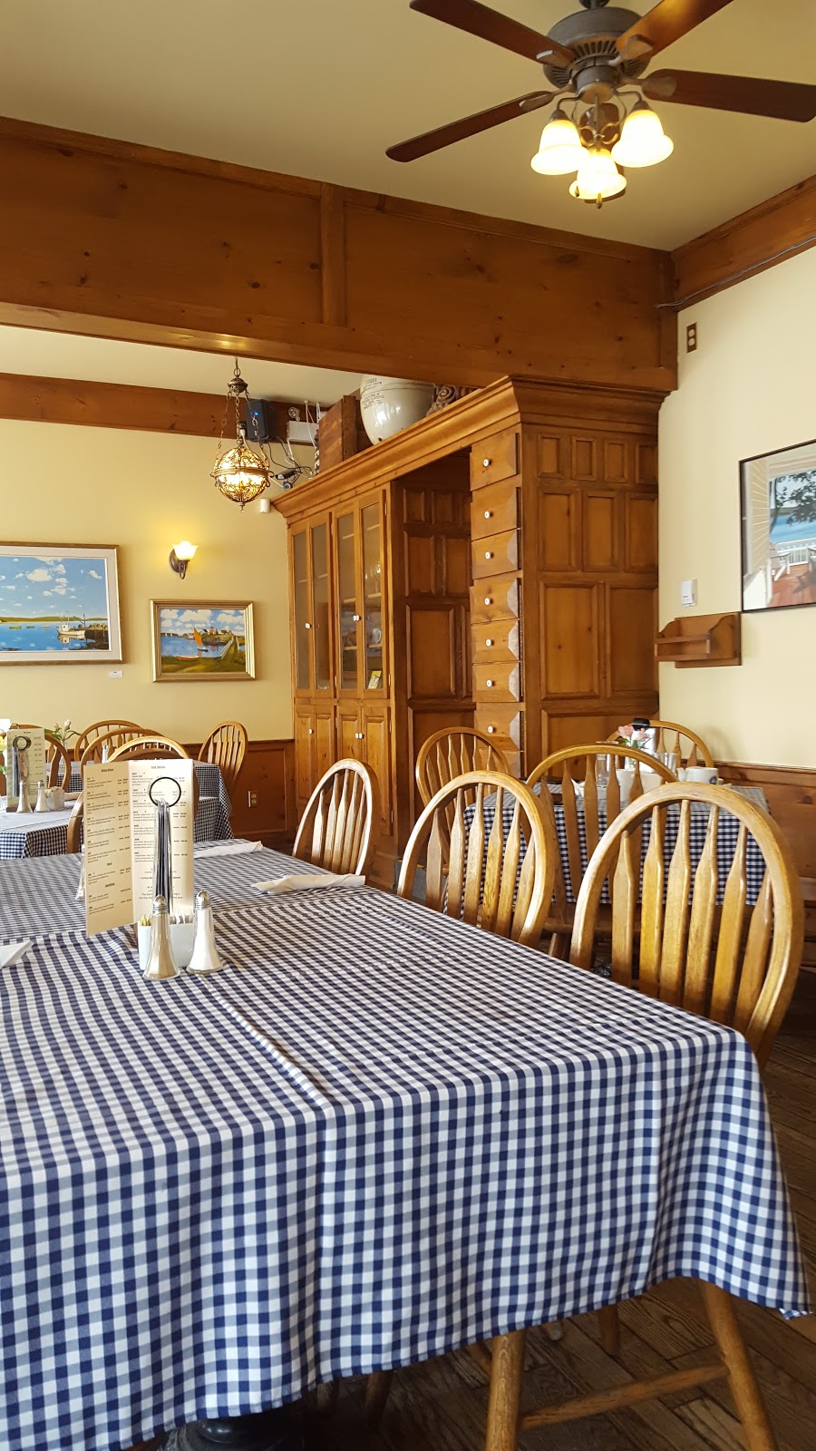 Focsle Tavern | 42 Queen St, Chester, NS B0J 1J0, Canada | Phone: (902) 275-1408