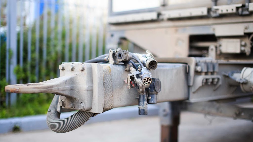 Paradise Truck & Trailer Repairs Inc. | 6404 Burbank Rd SE, Calgary, AB T2H 2C2, Canada | Phone: (403) 243-1225