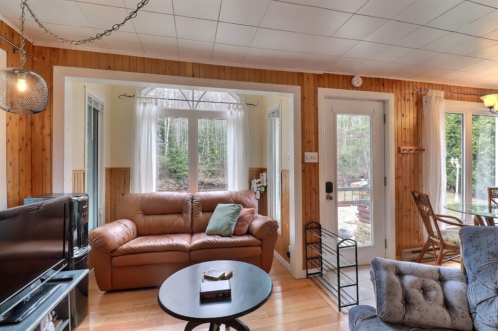 Chalet de la rivière verte | 373 Chem. des Chalets, Saint-Antonin, QC G0L 2J0, Canada | Phone: (581) 928-5758