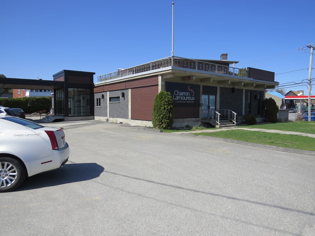 Charron et Lamoureux Complexe funéraire 1295 Rue Sherbrooke, Magog