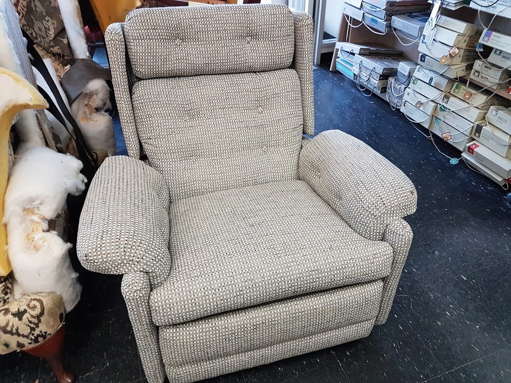 Richards Upholstery | 2155 Leanne Blvd Suite 118, Mississauga, ON L5K 2K8, Canada | Phone: (905) 828-9677