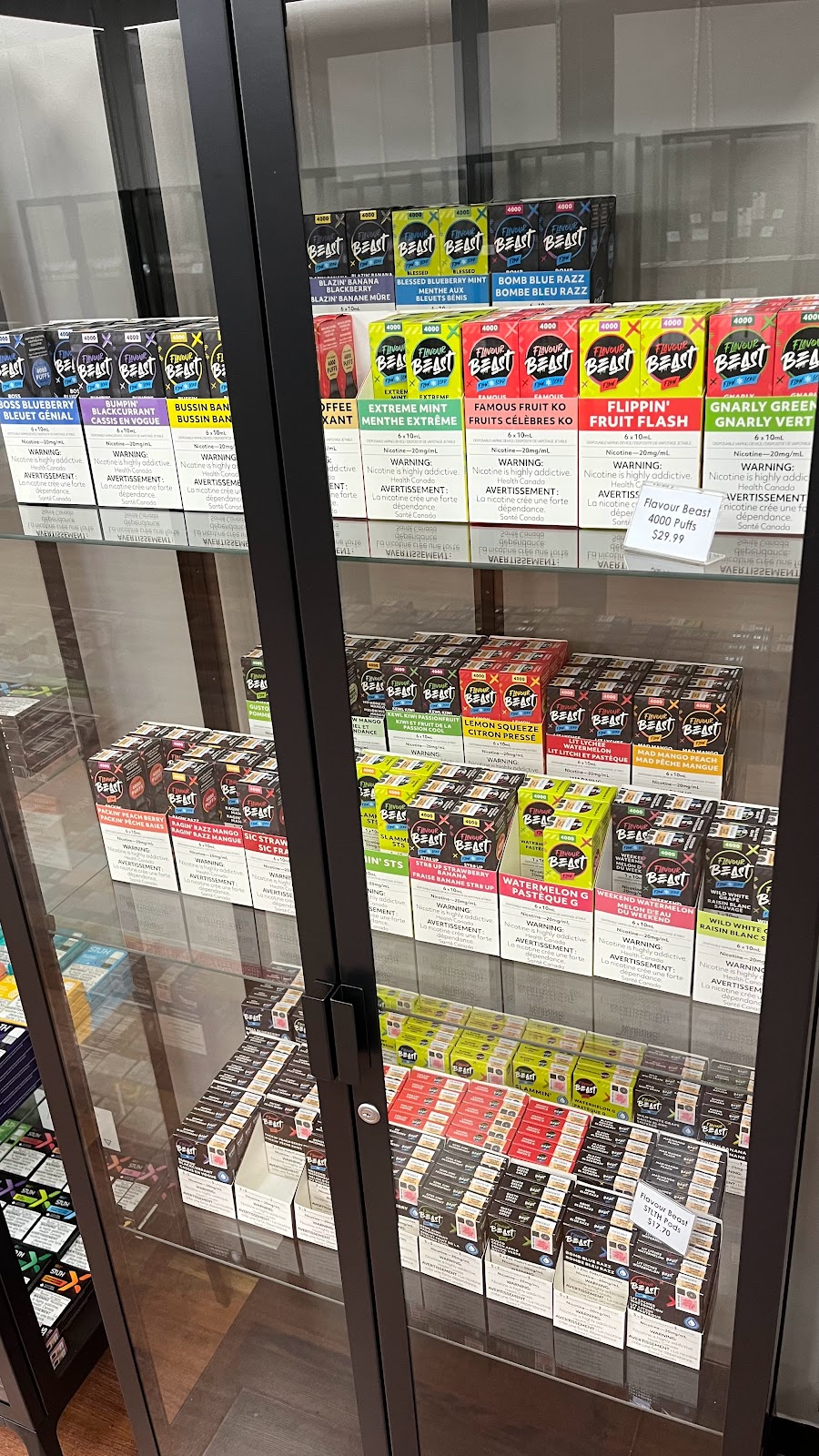 VIP Vape - London | 1631 Oxford St E, London, ON N5V 2Z4, Canada | Phone: (519) 930-7965