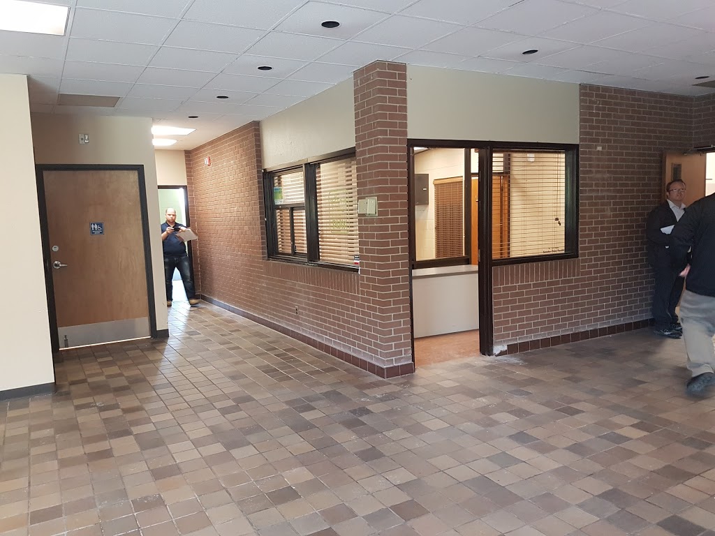 École élémentaire Louise-Charron | 2520 Cabana Rd W, Windsor, ON N9G 1E5, Canada | Phone: (226) 315-1878