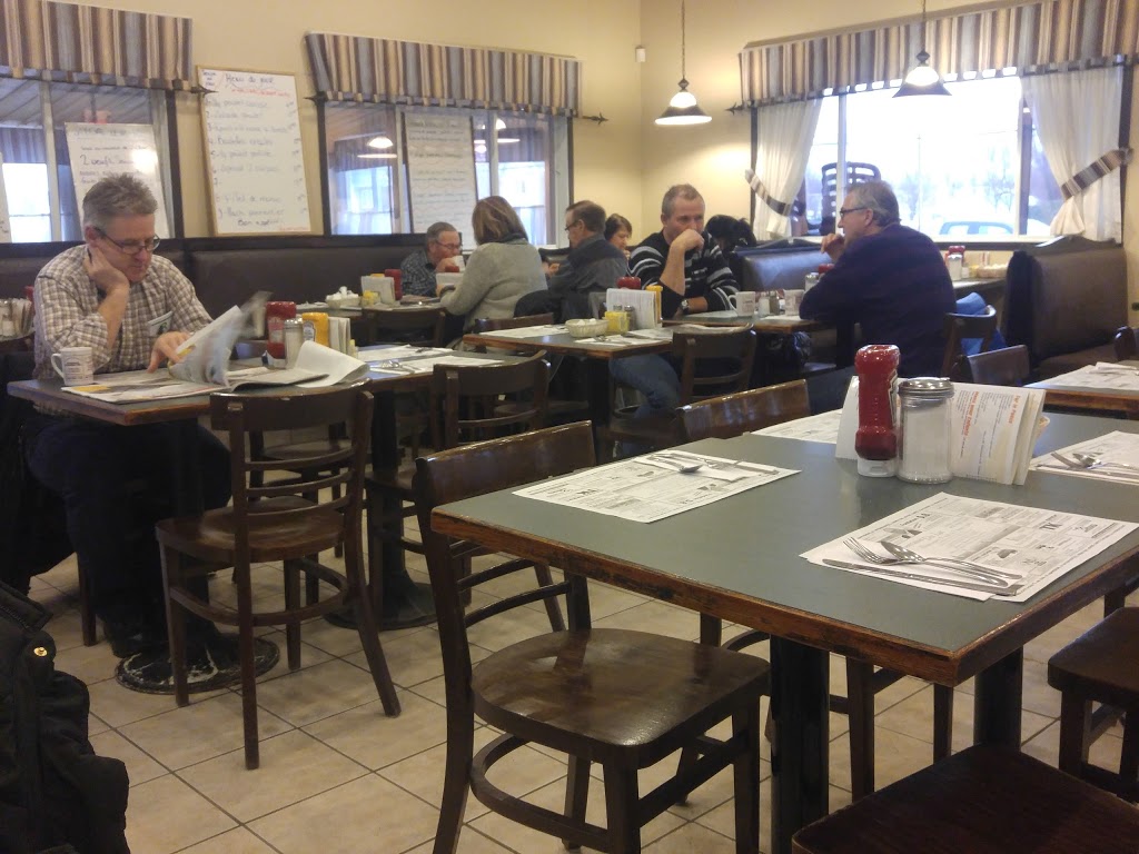 Restaurant Terrasse Du Lac | 286 Boulevard de Maple Grove, Maple Grove, QC J6N 1L3, Canada | Phone: (450) 429-7989
