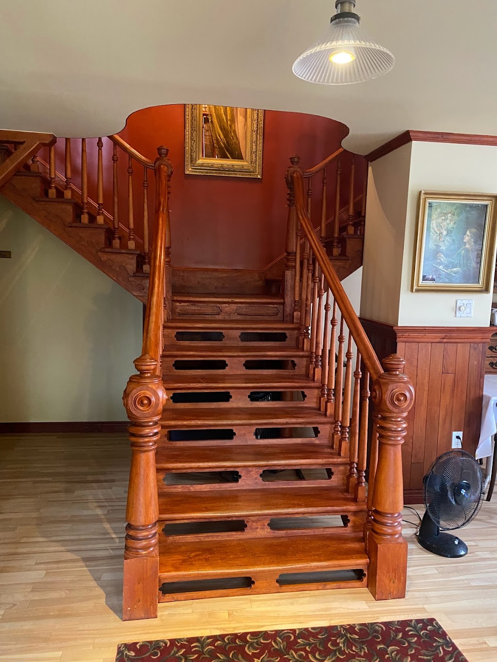 Auberge Mr.James | 167 Rue Fraser, Rivière-du-Loup, QC G5R 1E2, Canada | Phone: (418) 862-9895
