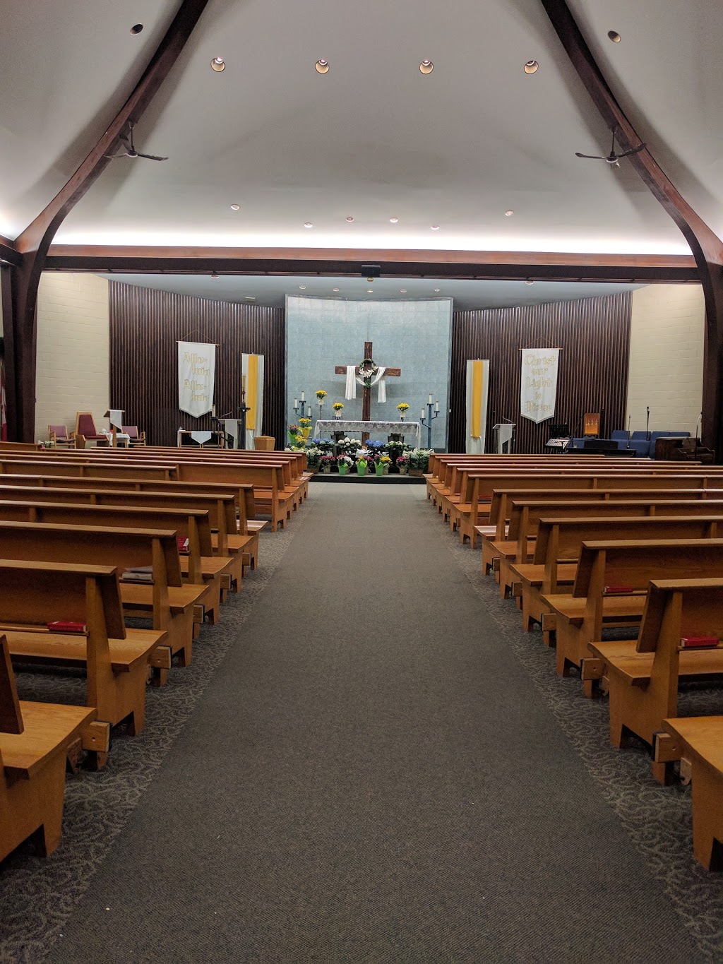 Holy Cross Parish | 685 Walkley Rd, Ottawa, ON K1V 6R8, Canada | Phone: (613) 731-7834