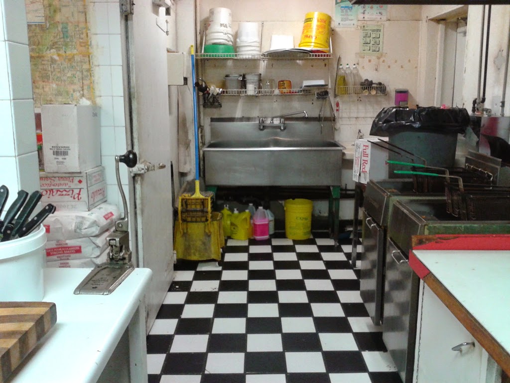 Pizza Italia | 1443 Main St E, Hamilton, ON L8K 1C4, Canada | Phone: (905) 547-3232
