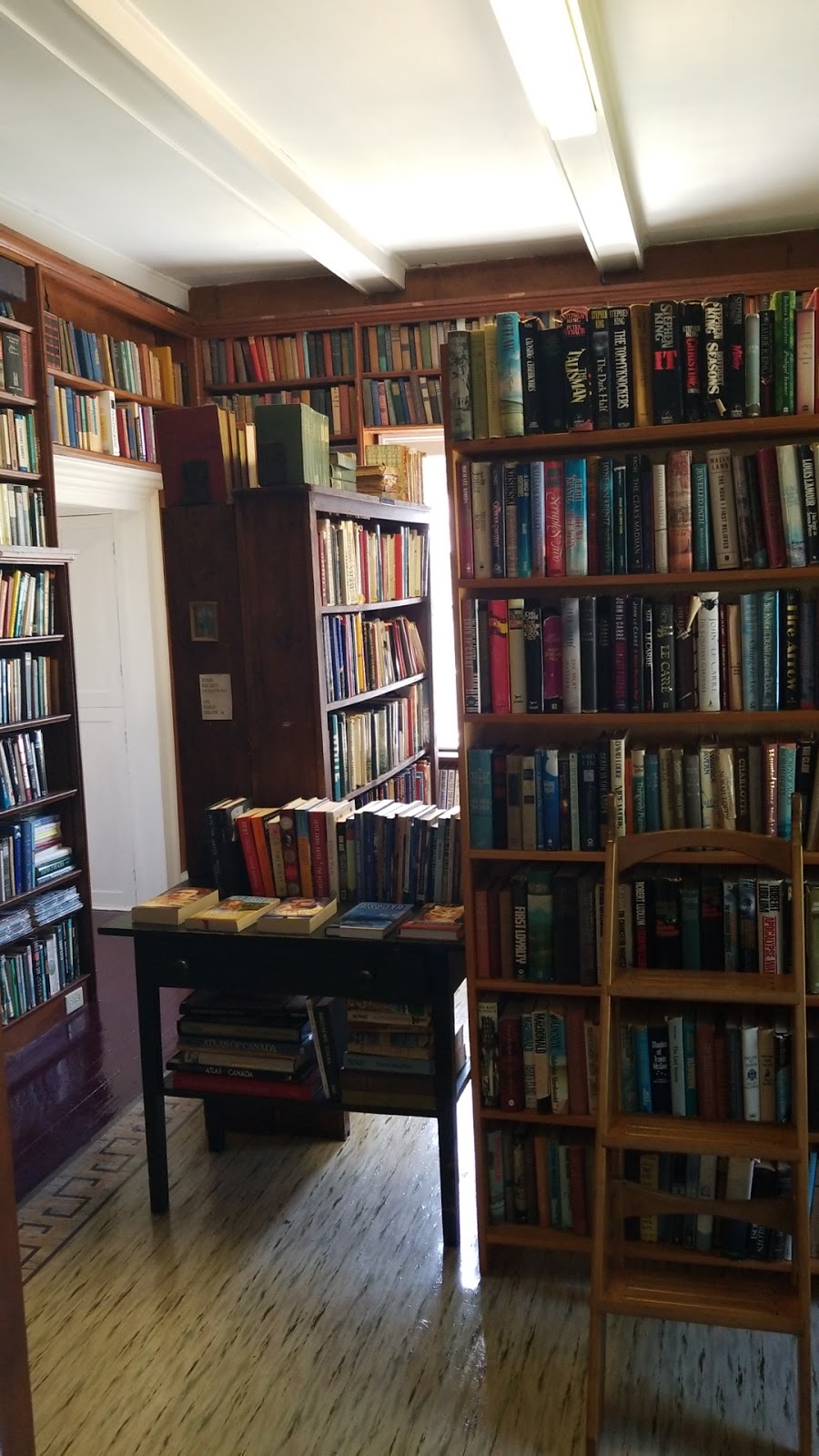 Zoé Vallé Memorial Library | 63 Regent St, Chester, NS B0J 1J0, Canada | Phone: (902) 273-2526