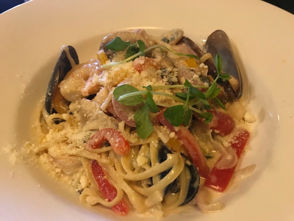 Davids Restaurant | 20 Shamrock Rd, Erin, ON N0B 1T0, Canada | Phone: (519) 833-5085