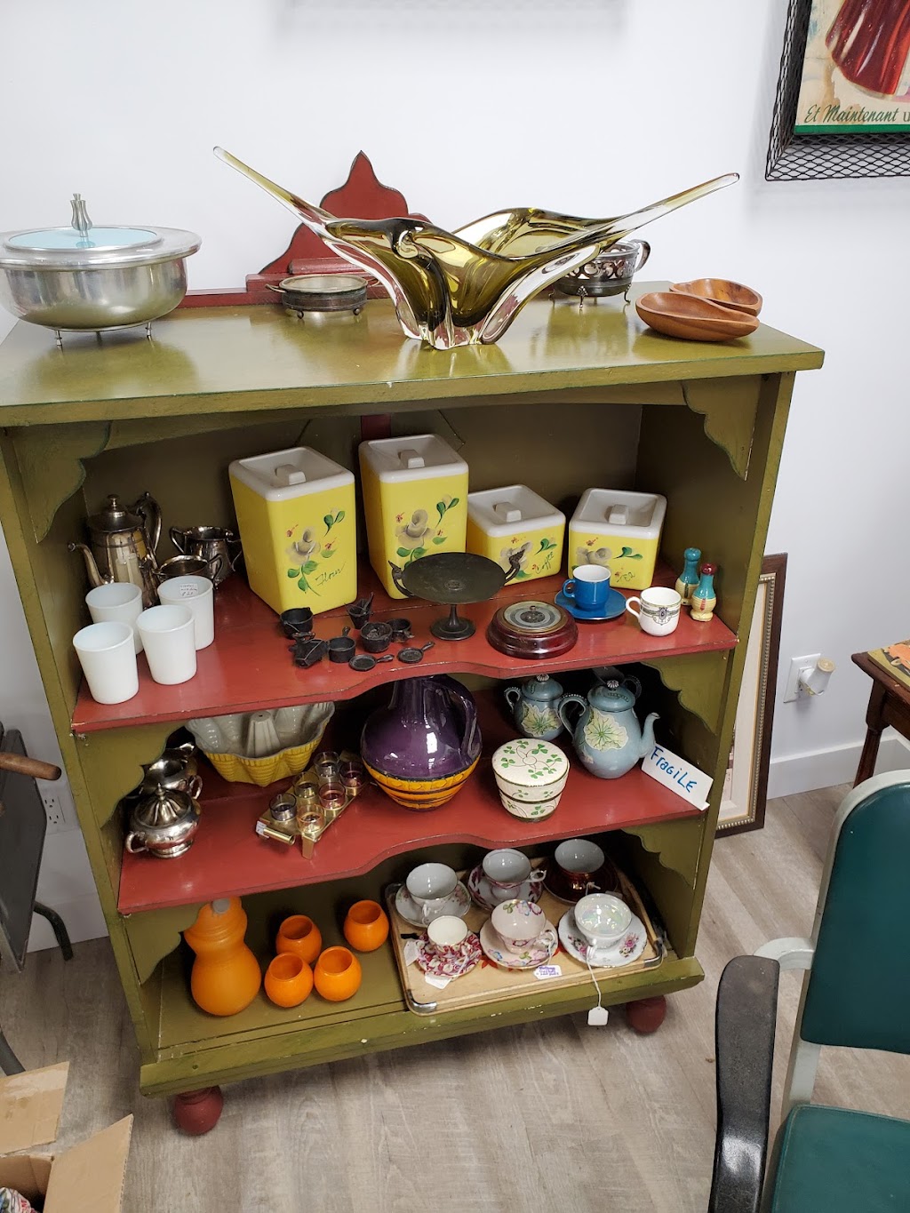 Planete Antiques | 208 Rue Principale, Granby, QC J2G 2V8, Canada | Phone: (514) 591-1521