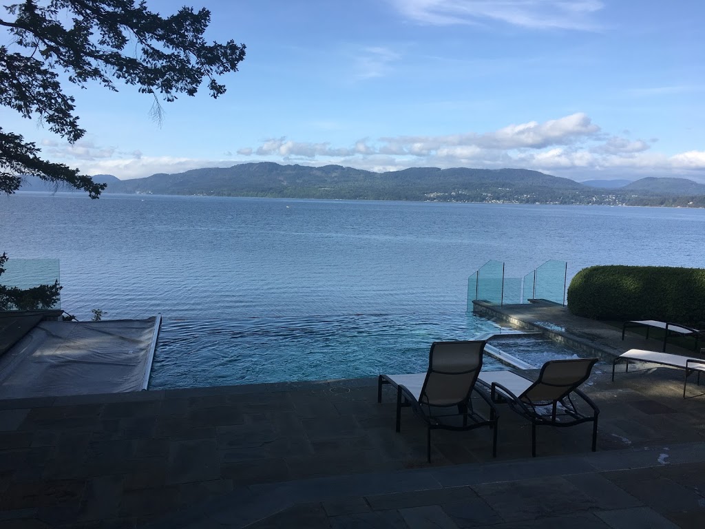 North Saanich Oceanside Lodge - EMR Vacation Rentals | 279 Coal Point Ln, North Saanich, BC V8L 5P1, Canada | Phone: (250) 483-6790