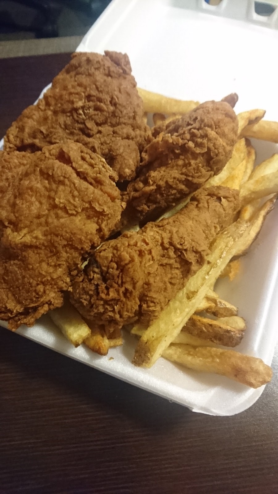 Chesters Chicken & Fish | 771 Southdale Rd E, London, ON N6E 2C6, Canada | Phone: (519) 471-1100
